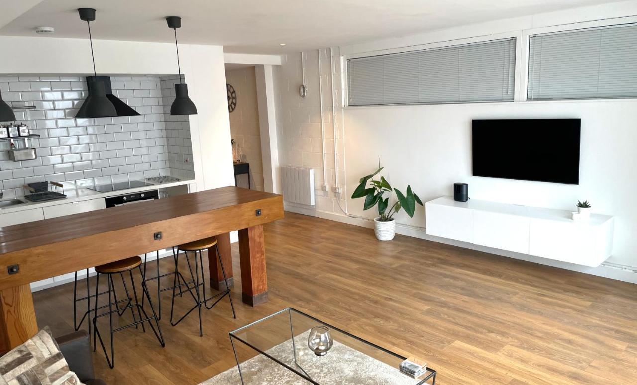 Spacious Industrial Style Apartment 런던 외부 사진